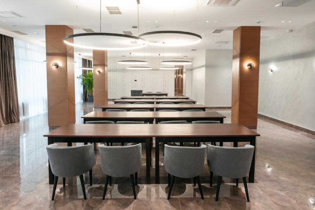 Raavah Aparthotel Alma-Ata Buitenkant foto