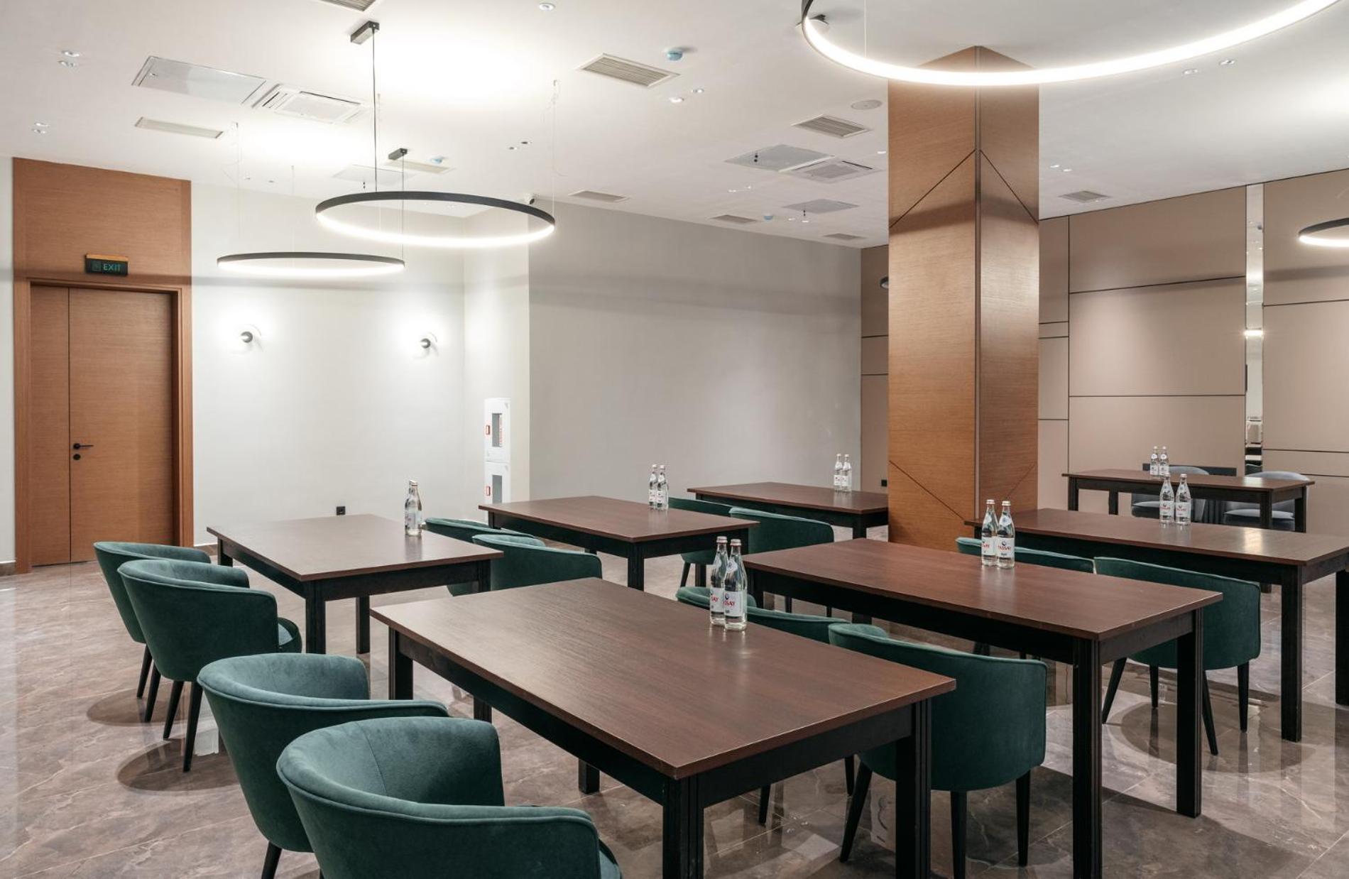 Raavah Aparthotel Alma-Ata Buitenkant foto