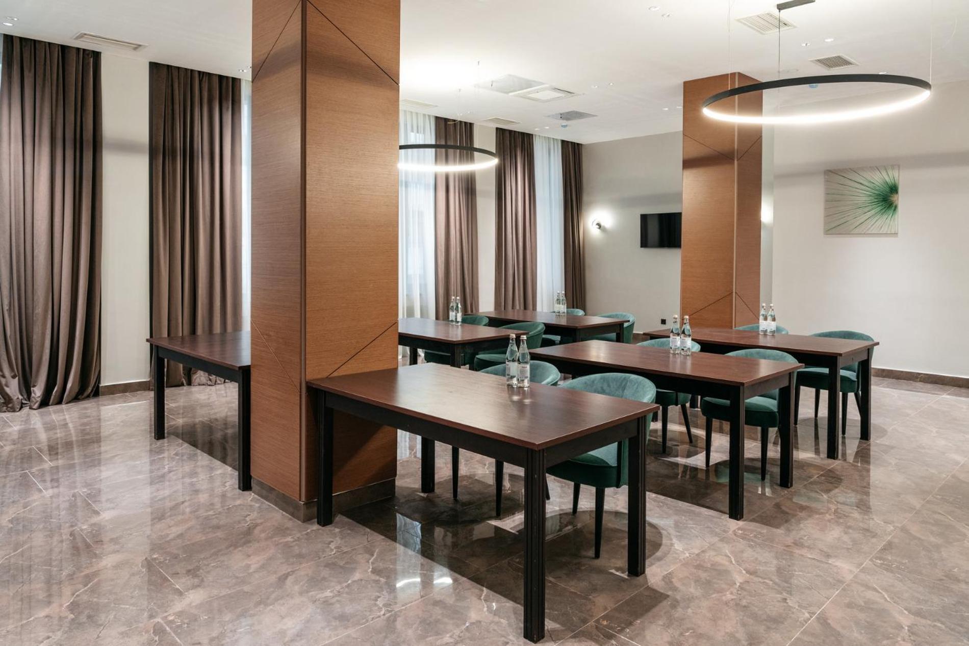 Raavah Aparthotel Alma-Ata Buitenkant foto