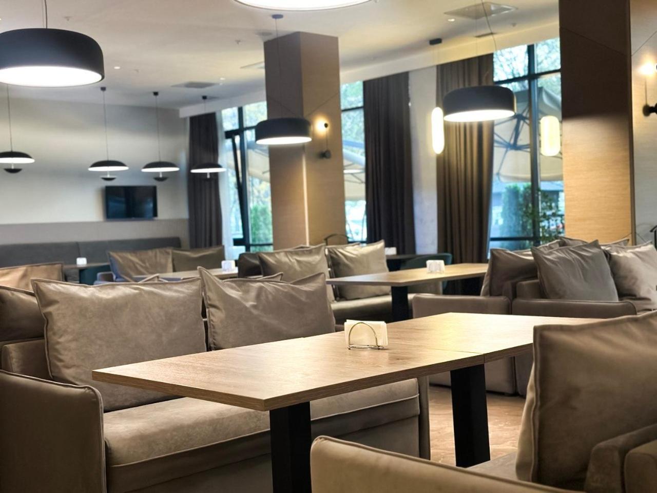 Raavah Aparthotel Alma-Ata Buitenkant foto
